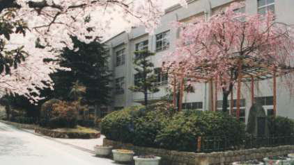 西小学校校舎