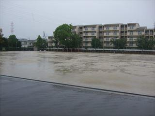 DSCF2171　雨_R.JPG