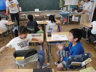 3年生 rock,paper,scissors - 尼崎市立成徳小学校