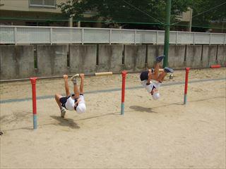 DSCF1397　鉄棒_R.JPG