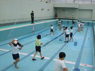 DSCF1518　プール児童_LI_R.jpg