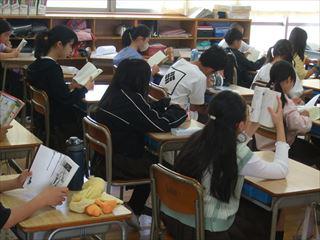 DSCF0696朝の読書_R.JPG