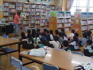 DSCF0957読み聞かせ３年_R.JPG