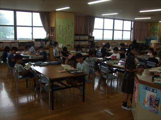 DSCF1234　5年図書_R.JPG