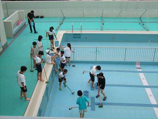DSCF1516　プール児童_R.JPG