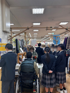 月と風と ぼかし.png