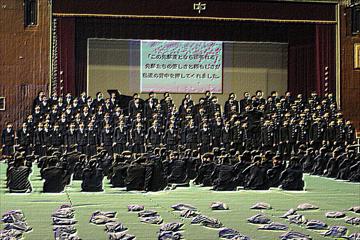 Photokako-emboss-DzA6nhxOVMmaWOk3_R.jpg